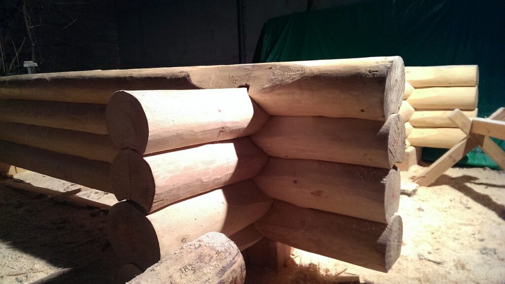 Jakie są metody łączenia drewnianych bali?